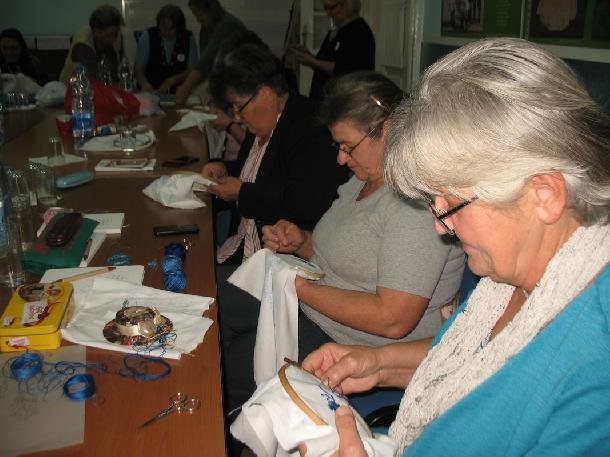 Vysivanie v St Pazove 02.jpg