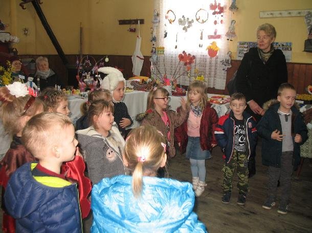 Vystava jarnych a velkonocnych aranzmanov 01.JPG