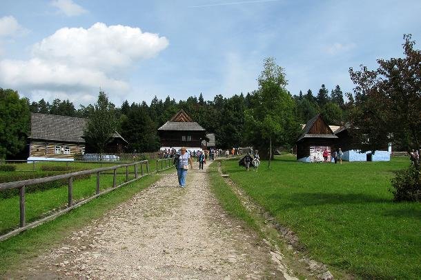 Skanzen - etno dedinka po hradom